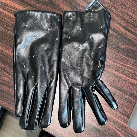 Guess Black Peacoat with Faux Fur Collar with leather gloves - Picture 5 of 6